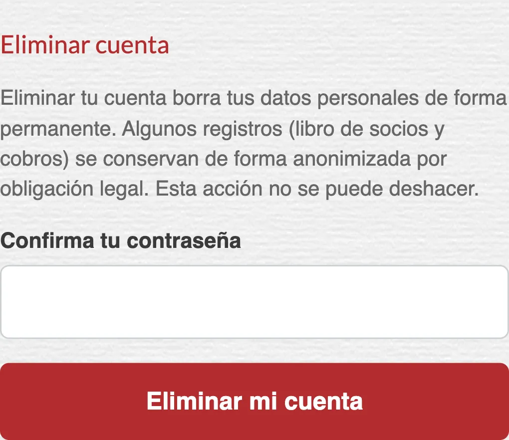 Pantalla de eliminar la cuenta en la App: explica que borra los datos personales de forma permanente, que el libro de socios y los cobros se conservan anonimizados por obligación legal y que la acción no se puede deshacer, con un campo para confirmar la contraseña.